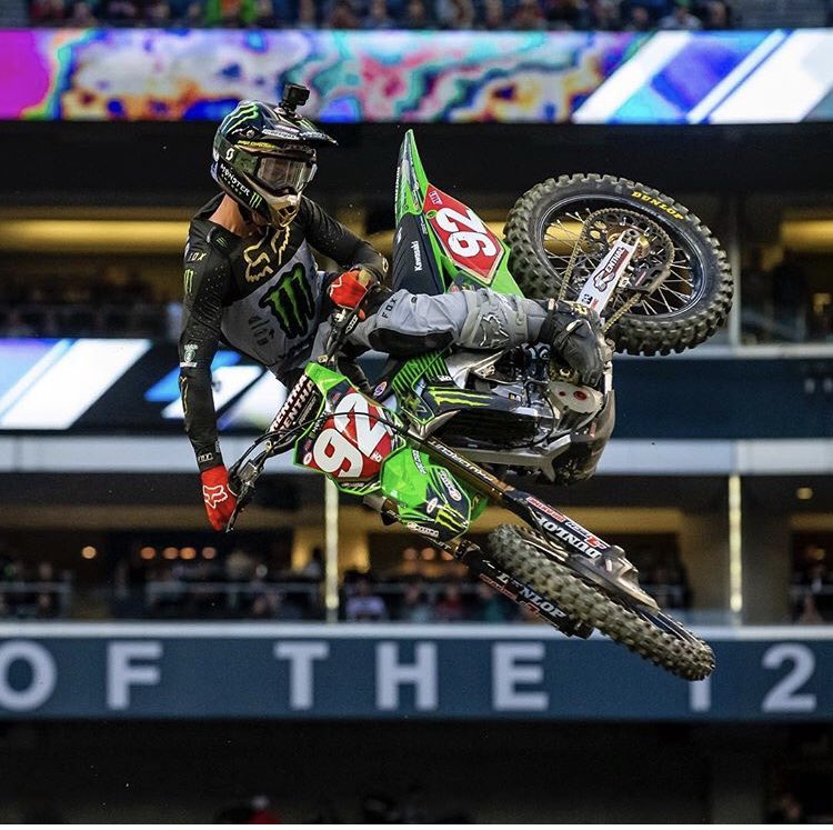 santicrevo's tweet photo. Es oficial: Adam Cianciarulo se une a Eli Tomac para formar parte del equipo oficial Monster Energy Kawasaki en 2020.
#Motocross #Supercross #ProMotocross #MotocrossNews https://t.co/QT4K8PYuV8