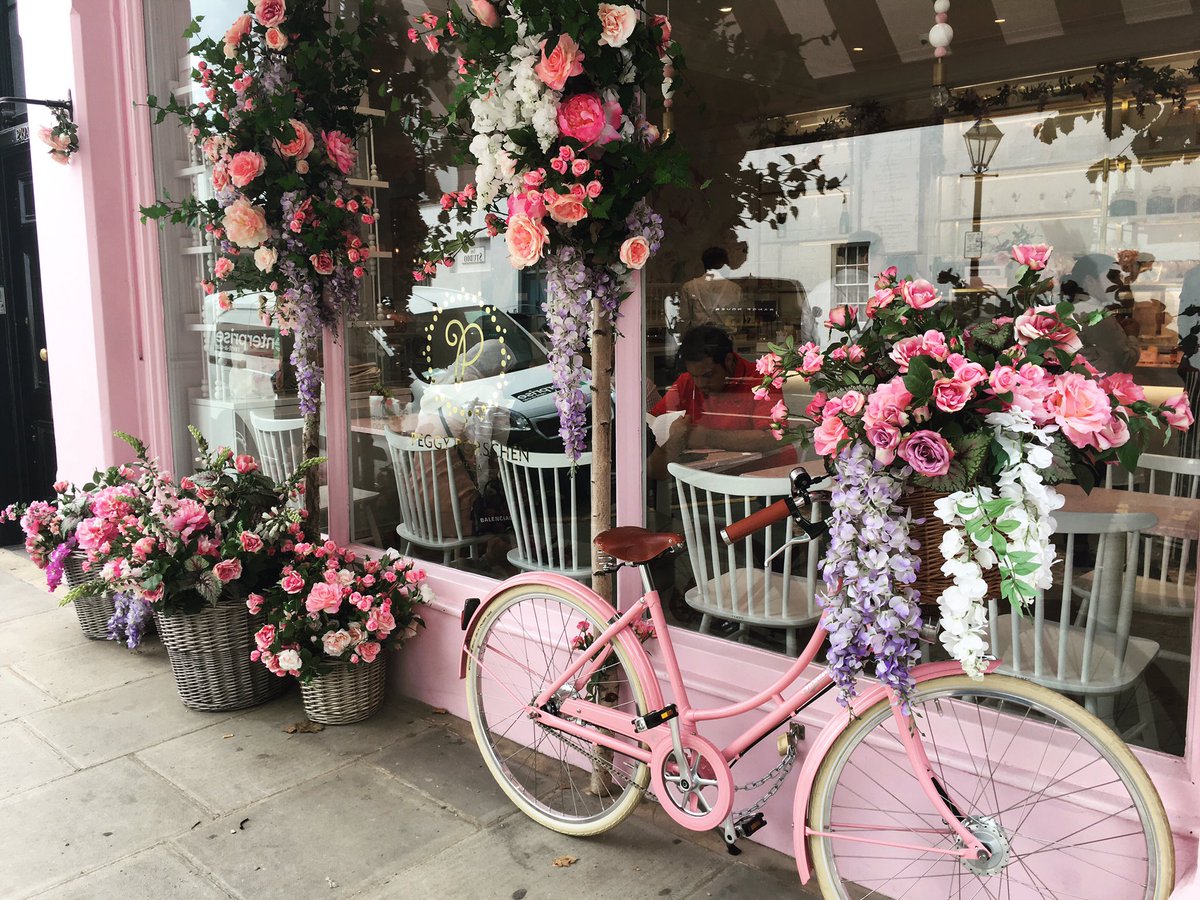 ElizabethXeffy's tweet photo. This cake shop is so pretty 💜🇬🇧 #london #londoncity #peggyporschen https://t.co/RY8a8GssQm
