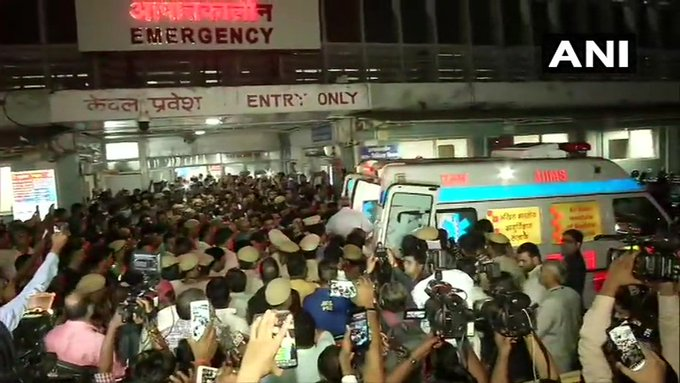 ndtv's tweet photo. Former External Affairs Minister #SushmaSwaraj 's body being taken from AIIMS to her Delhi residence.

(📸credit: ANI)

Post your tributes here: https://t.co/JOXR1HY94S https://t.co/vt0IPDudax