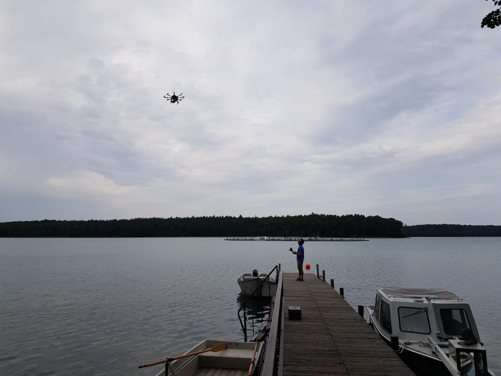 Cillerus's tweet photo. First water spectrum with UAV from Lake Stechlin for our HIREMOT project @3edata @AnsteeJanet @aquacosm @kjoehnk @PGrotsch #Lakelab https://t.co/cBRETibkXx