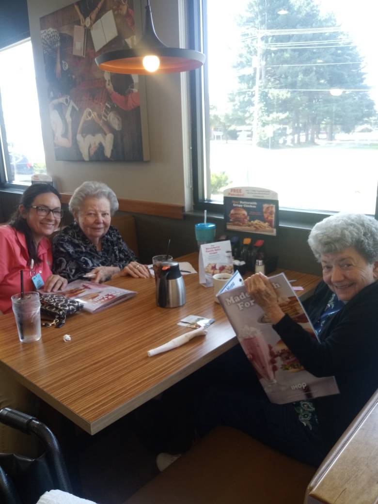 NorthpointeOaks's tweet photo. Outing to I-Hops! #TrilogyLiving @TrilogyLiving #Ihops https://t.co/EJW1djfkHn