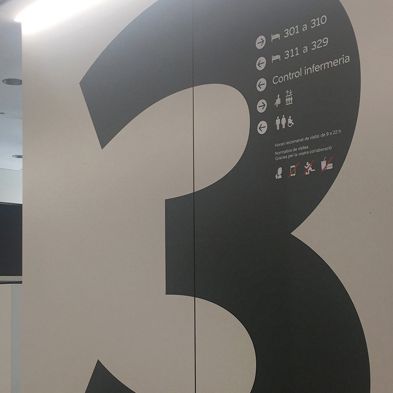 CritsdeCriteri's tweet photo. La #ClínicaSagradaFamília ha renovat la seva imatge corporativa i ha remodelat part de les seves instal·lacions. A #Criteri hem desenvolupat el projecte de #senyalització del vestíbul i les plantes superiors d’hospitalització.
https://t.co/vk7rpxH6sF
#CriteriSign #Senyalització https://t.co/ecMmpkuGXh