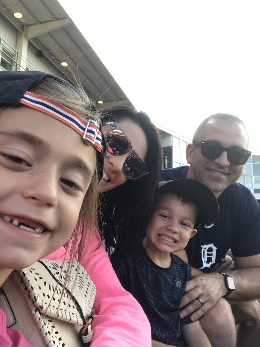 cfulton_d158's tweet photo. Having fun with this dude on the eve of his 4th Birthday! Enjoying some time with the fam @boomersbaseball game! #1moresleeptill4 #happybirthdaybryce #futurebaseballplayer #untilthenabatboy https://t.co/uh546hFCWn