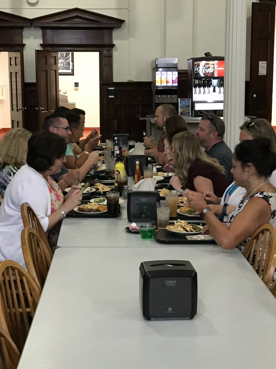 PIOMarkBrady's tweet image. Day 2 complete of @FEMA_EMI E0388 #AdvancedPIO in Emmitsburg Maryland. The day included some characters that previous class participants will recognize - majority of class of 36 having dinner together at dining hall. JIC’s start on Wednesday