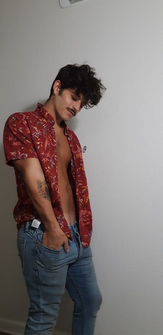 I'm here being cute and I wanna know yalls.feed back :) https://t.co/I2gxq6xSK5