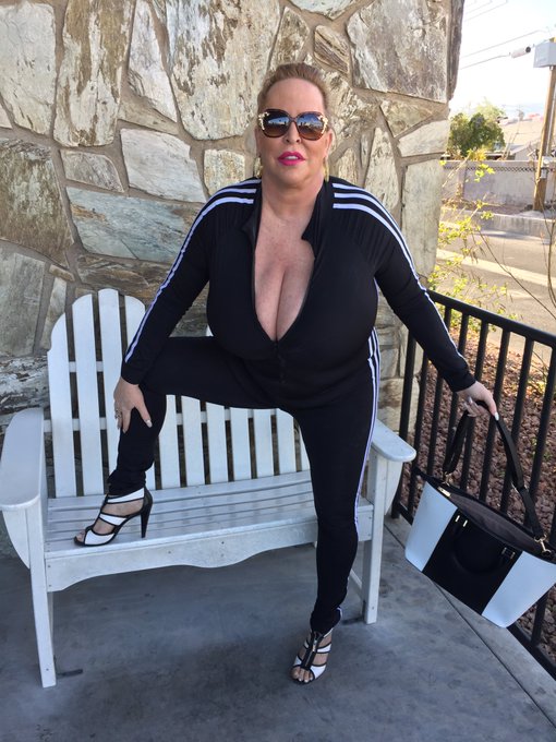 Last day in Chicago tonight. On my way home to Vegas tomorrow. It will be nice to be home.   #BigTits<a href="/tag/chicago"class="tags"><span>#chicago</span></a><a href="/tag/lasvegas"class="tags"><span>#lasvegas</span></a><a href="/tag/bigtits"class="tags"><span>#bigtits</span></a>