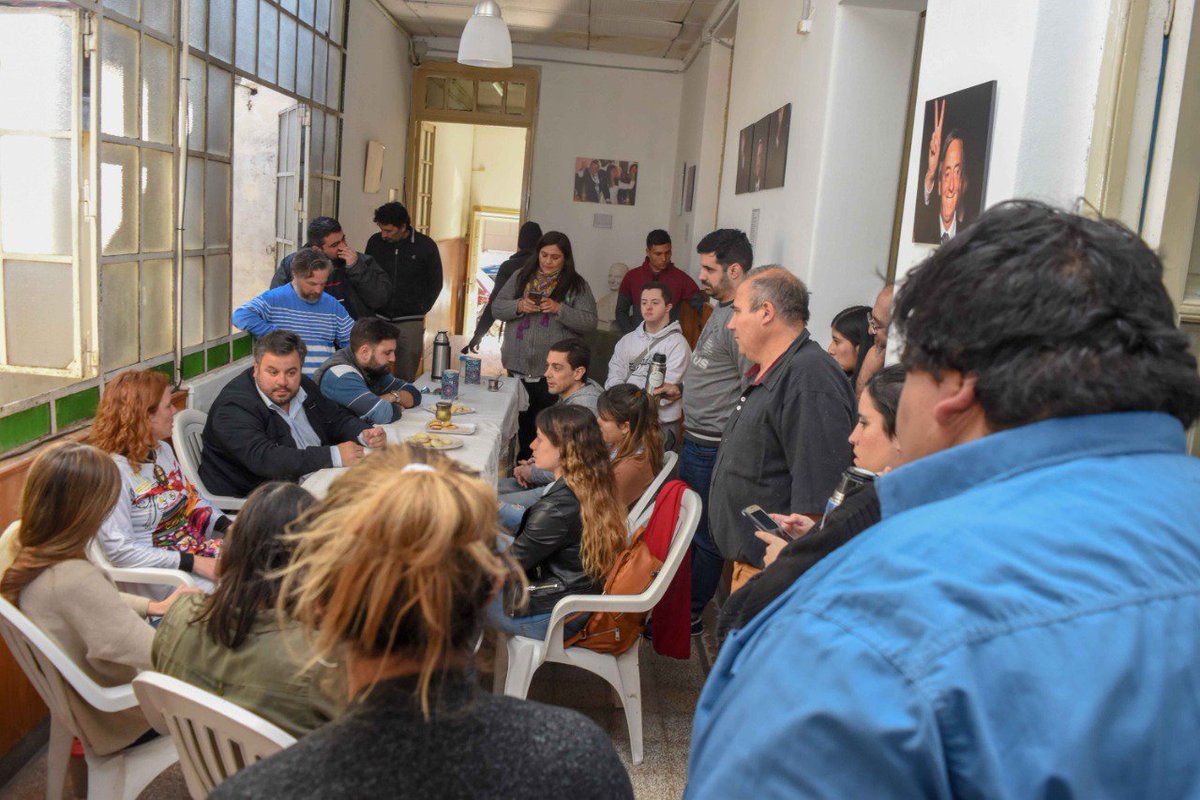 LucilaLaguzzi's tweet photo. Recibimos en nuestra sede del Partido Justicialista a la diputada provincial, pre candidata del #FrenteDetodos y referente del Movimiento Evita @patriciacubria, también a la pre candidata @Mica__Roman y a los compañer@s de @MovimientoEvita Junín #MarioMeoniIntendente https://t.co/r0sIpTD7s7