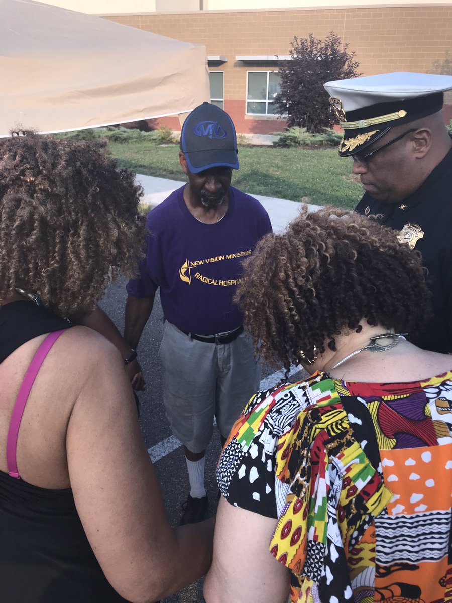 CincyPD's tweet photo. Members of New Vision Ministries offering hugs and prayers for @CincyPD and the City of Cincinnati as well as the victims of the Dayton, Ohio and El Paso, Texas. #NationalNightOut2019 #KeepingCincySafe https://t.co/gw7n43h88v