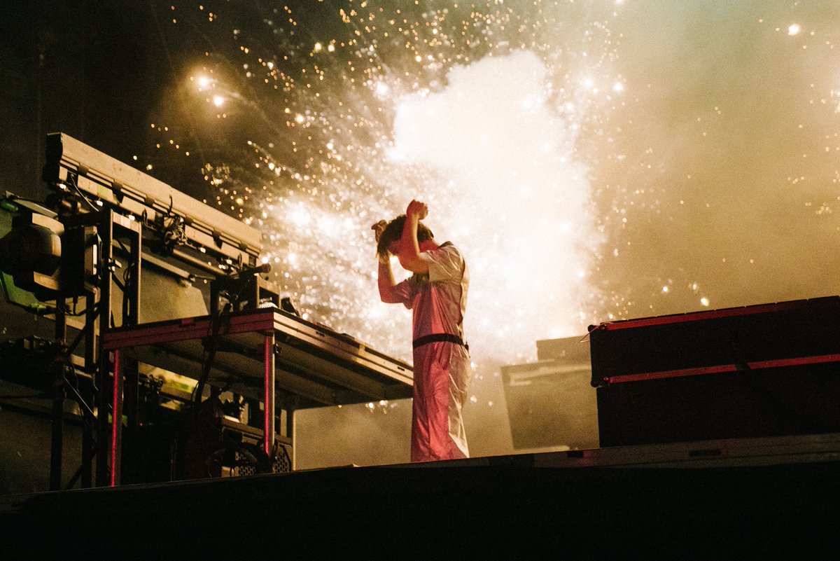 flumemusic's tweet photo. Llllooooooollllllaaaaaa ✨ Thanks @slowthai @reocragun @verabluemusic. Red rocks tonight https://t.co/AZTmWBQCEG