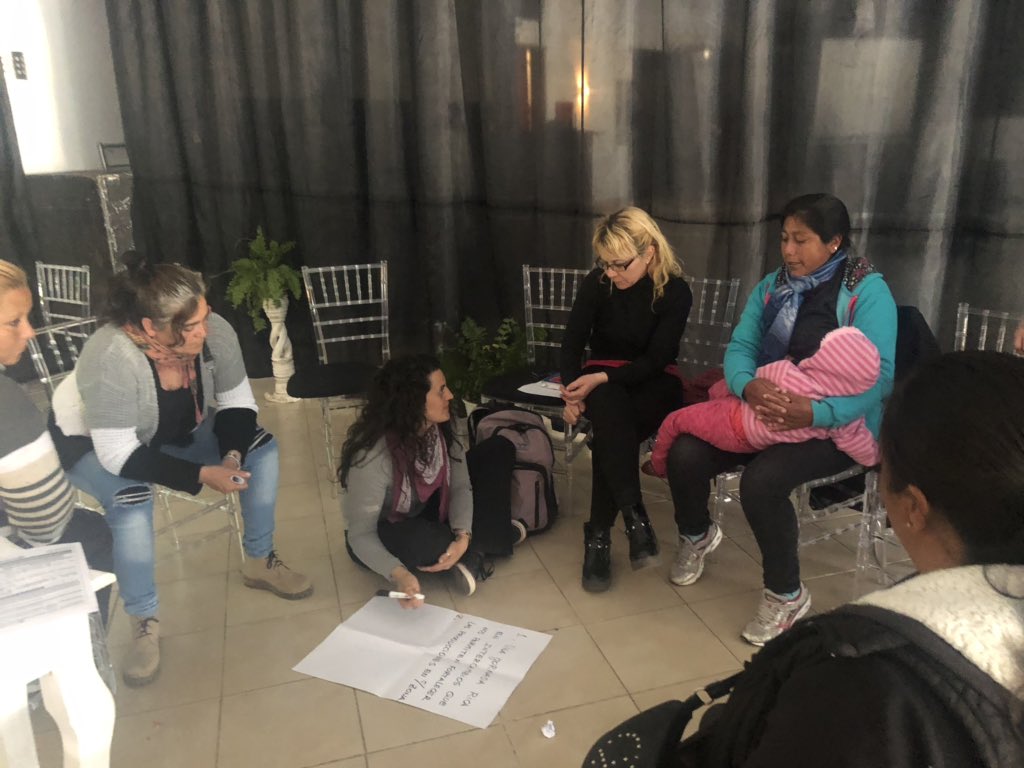 lucasamadeo's tweet photo. Etapa final de la #JATER - Los productores debaten en mesas de trabajo las temáticas centrales para seguir trabajando juntos, elaboran la encuesta de diagnóstico productivo y de necesidades y nos ayudan a mejorar con la encuesta de satisfacción. https://t.co/JB0mo0DR1n