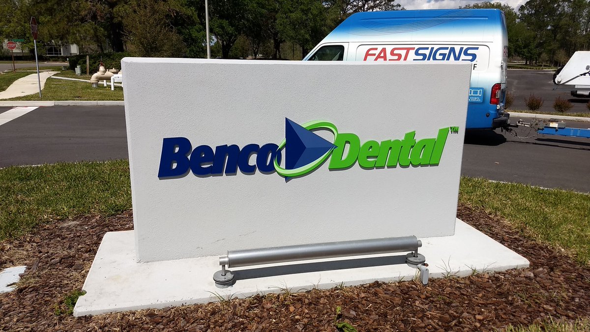 FASTSIGNSJAX's tweet image. Today is #NationalFreshBreathDay so shout out to all the dentists out there especially @bencodental who we were able to work with to make an iconic monument sign that keeps us smiling! #fastsigns #workinjax #duuuuval #signs #signage