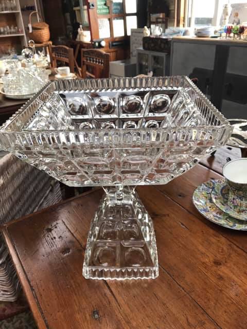Clara_Bowe's tweet photo. A sweet or fruit bowl. A retro one at that. #clarabowe #loveyourvintage https://t.co/HjrVRQrKhU