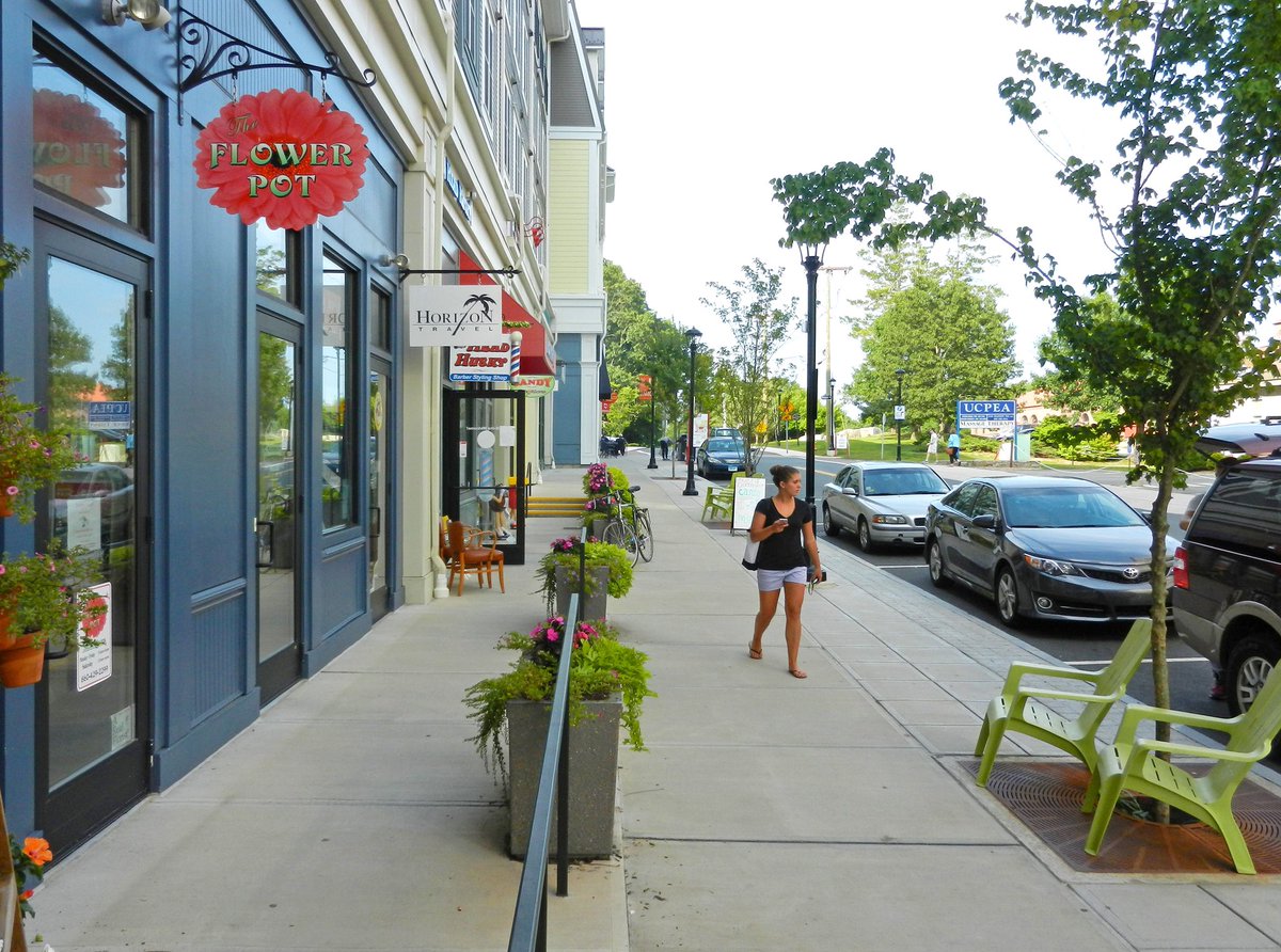 UDAStudio's tweet photo. #UDAreflection: Storrs Town Center: College town for a major university. As rural #uconn was interested in urban life, Leyland Alliance engaged us to refine the master plan and develop a #UDAPatternBook for #storrstowncenter at their doorstep. https://t.co/tVxrykh6z2