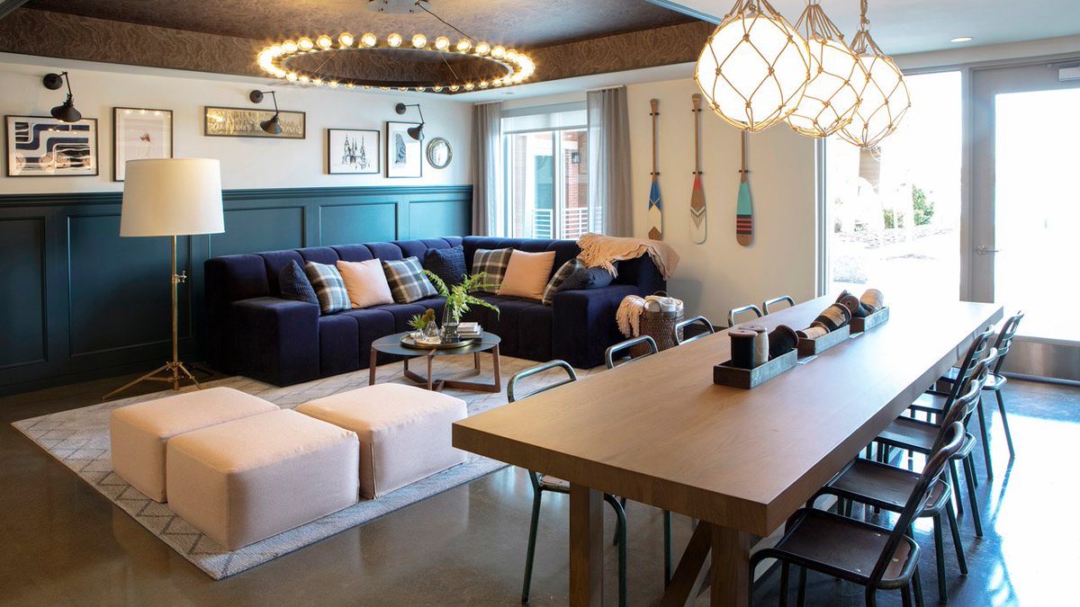 #BostonEast's 2BR lofts are perfect for #roommates and our student-friendly amenities – in-unit washers and dryers, complimentary #wifi in #communal areas, and an in-house, state-of-the-art #fitnesscenter, make #gradlife a breeze. Schedule a tour today! ow.ly/wBy330pj8JT