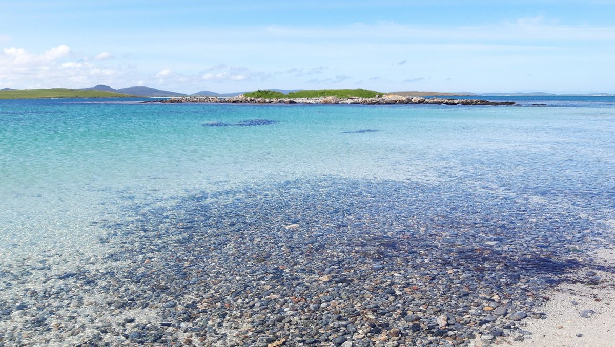 EilidhCarr's tweet photo. Crystal clear waters of the Hebrides 💙 https://t.co/nHLnjUVhi6