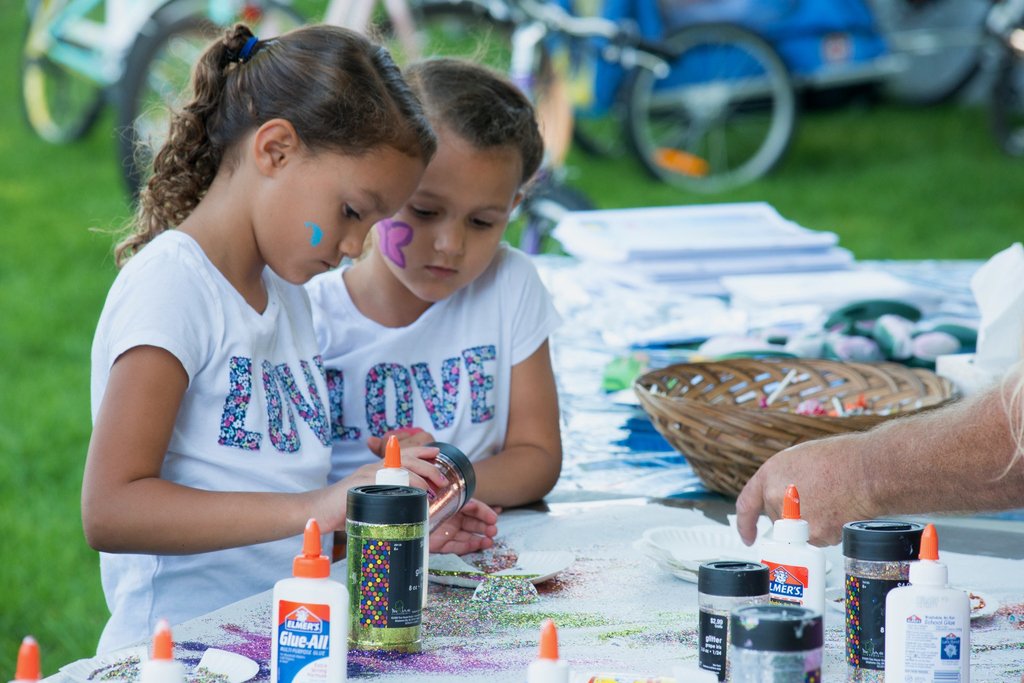 We need volunteers for KidZone! If you love Salmon Fest and kids, this is perfect for you! 

To sign up as a volunteer click here bit.ly/2NKBSU9

📸: Brian Fett

#ghsalmonfest #visitgrandhaven