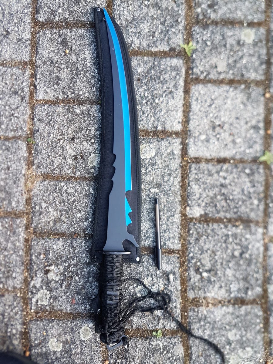 MPSEnfield's tweet photo. These were found in #MilleniumGreen #N11 after reports of men armed with knives, recovered by police dog Kally, two arrested for offensive weapons and drugs #results #KnivesTakeLives https://t.co/UD240ryEXd