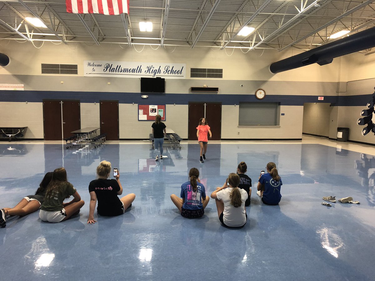 PCSD_Activities's tweet photo. Spirit Squad was up early this morning putting in some work!#gobigblue https://t.co/KwxrVgPaXk