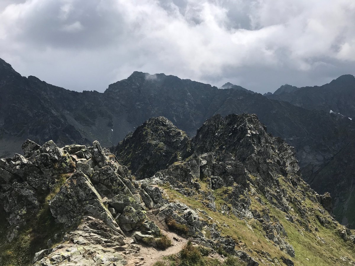 _KamilEm_'s tweet photo. #Koprowy, #Szczyrbski i #Hruby ze #Szpiglasowy w #Tatry https://t.co/BZF1B7RJuz