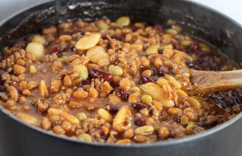 Calico Baked Beans is a versatile recipe that allows you to mix it up however you like 
farmwifecooks.com/calico-baked-b…