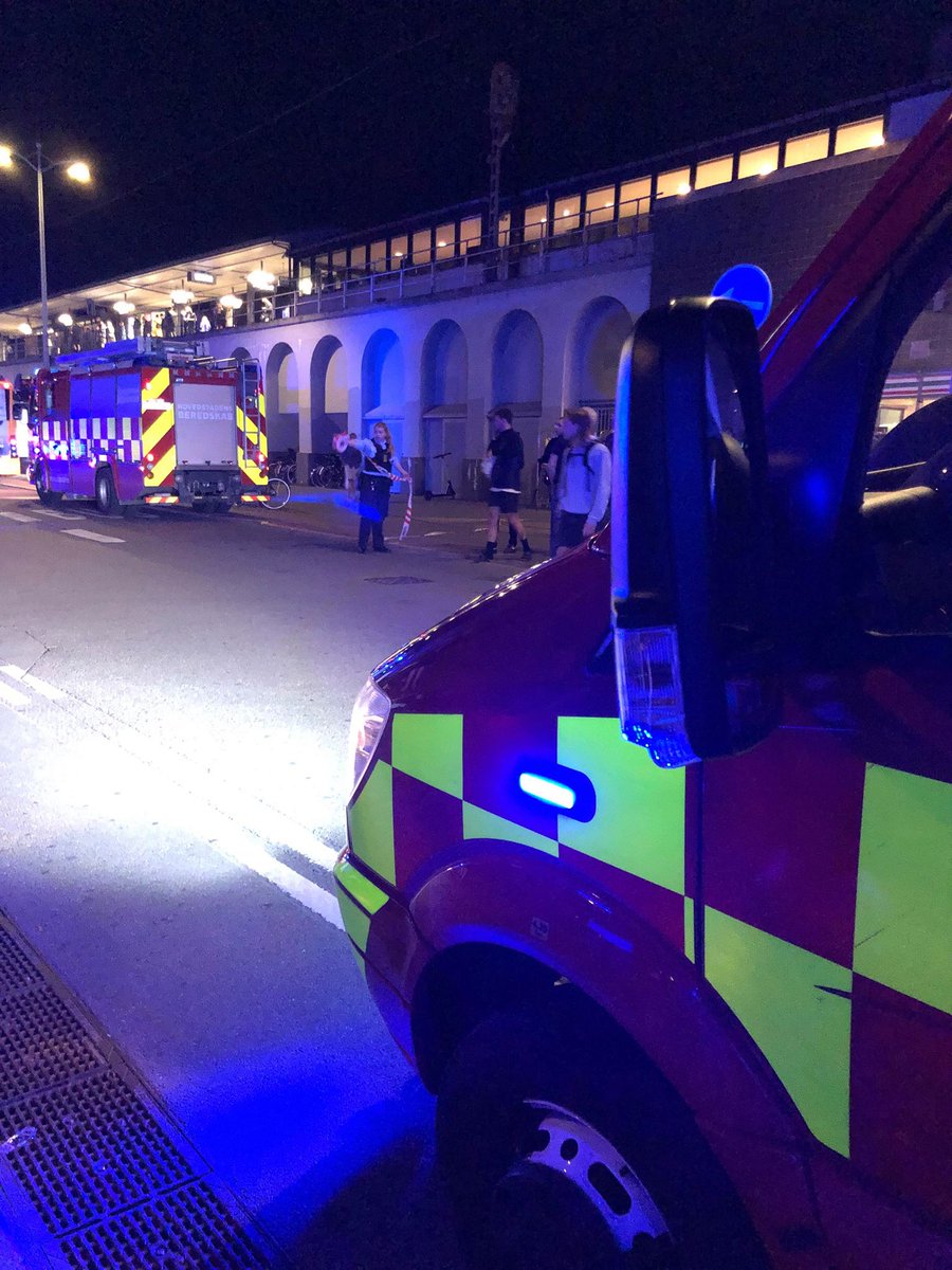 NRkeberg's tweet photo. Udrykning ved Nordhavn st. kl. 22.32. Eksplosion. Specialstyrker sender folk væk fra området. #Nordhavn #eksplosion #Østerbro opdateret https://t.co/lbU6pR2gRZ