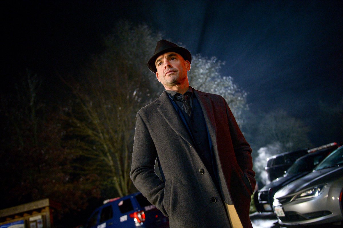 Seattle's finest are on the case. Raise your hand if you're watching #TheInBetween!