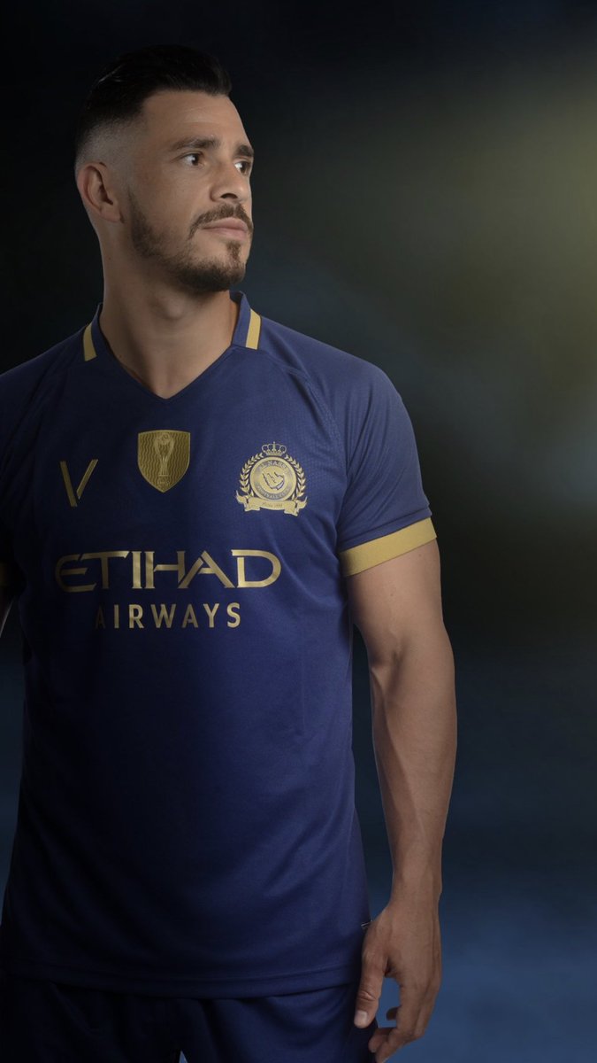 Ibrahimnfc29's tweet photo. عطونا رأيكم في الأطقم الجديدة ؟ 😍💙💛 https://t.co/VXkNc6XehS