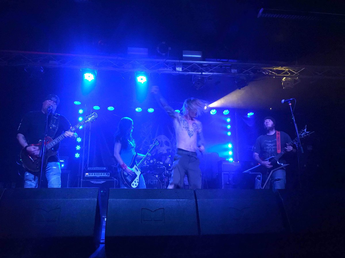 FUELEDHATE's tweet photo. It's the season 
So let's have it 24th king Billy
New bass player with monster sound. Bringing the hate #metalhead #Northamptonmetalheads https://t.co/Kla0NKd71U