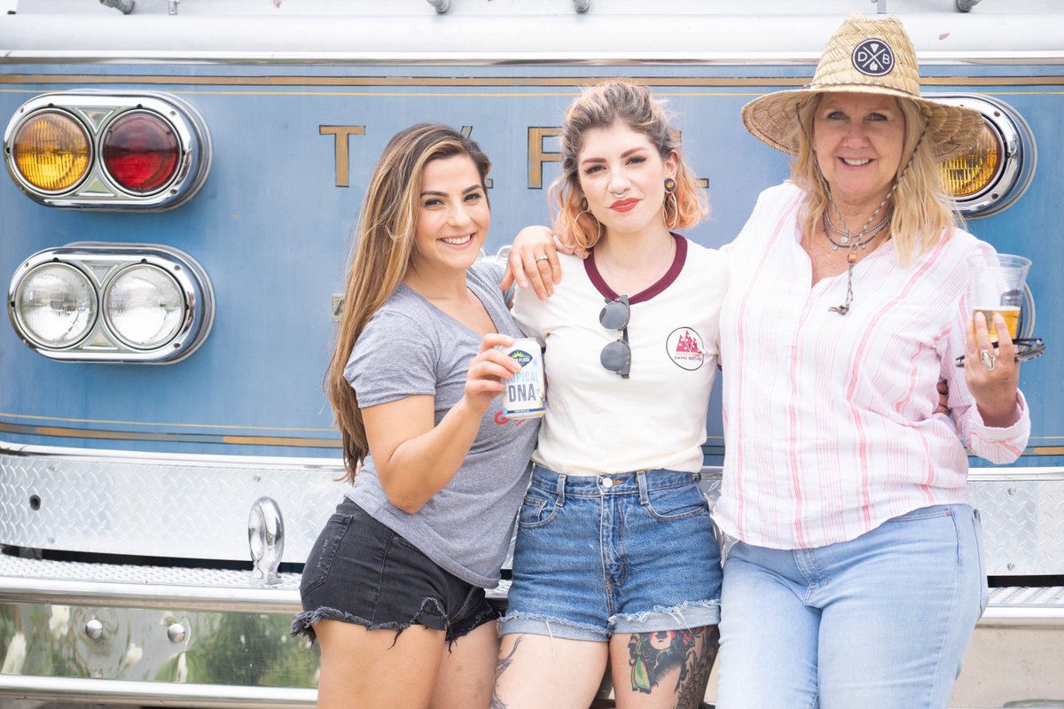 Pizza makes friends. 🍕🍕🍕