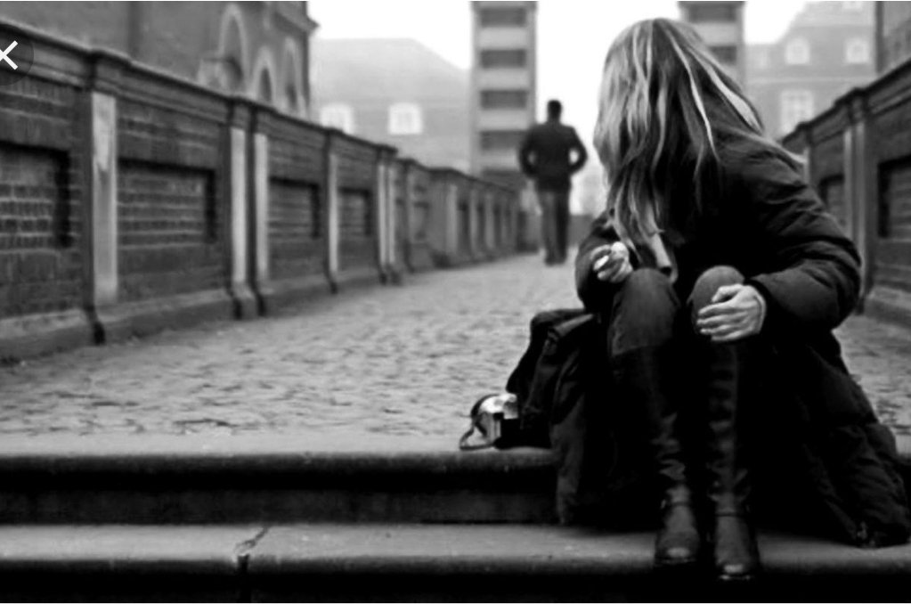 بِكلِ قوتيِ أحببتكَ....💕.

وبكل أنانيتكَ تَركتنيِ....💕