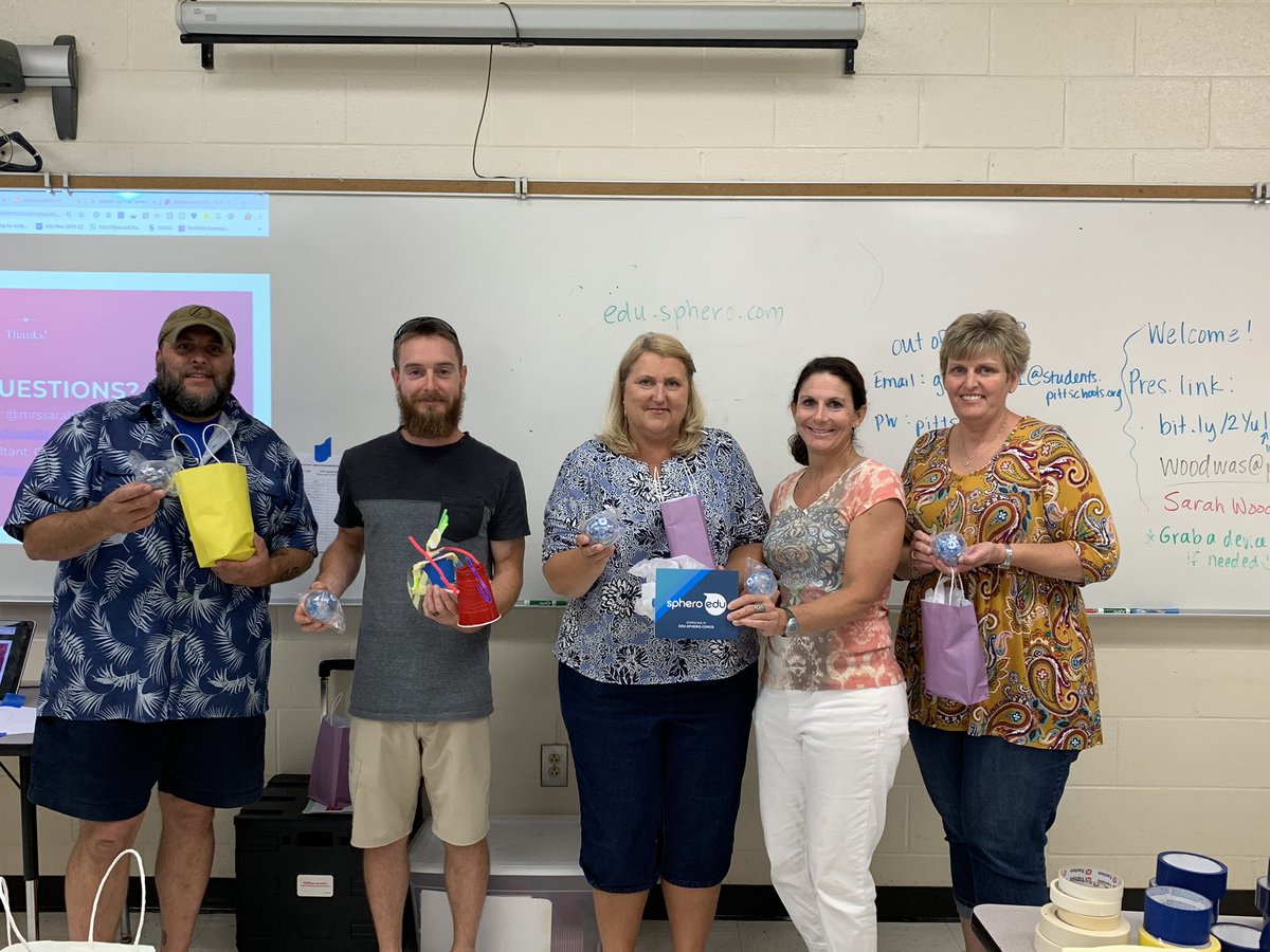 mrssarah825's tweet photo. Learning should be fun! 5 lucky teachers walked away with brand new spheroes to use in their classroom and we have our first and second place group photos from the chariot race! @SpheroEdu #pcstf https://t.co/BBn8Y5SV9n
