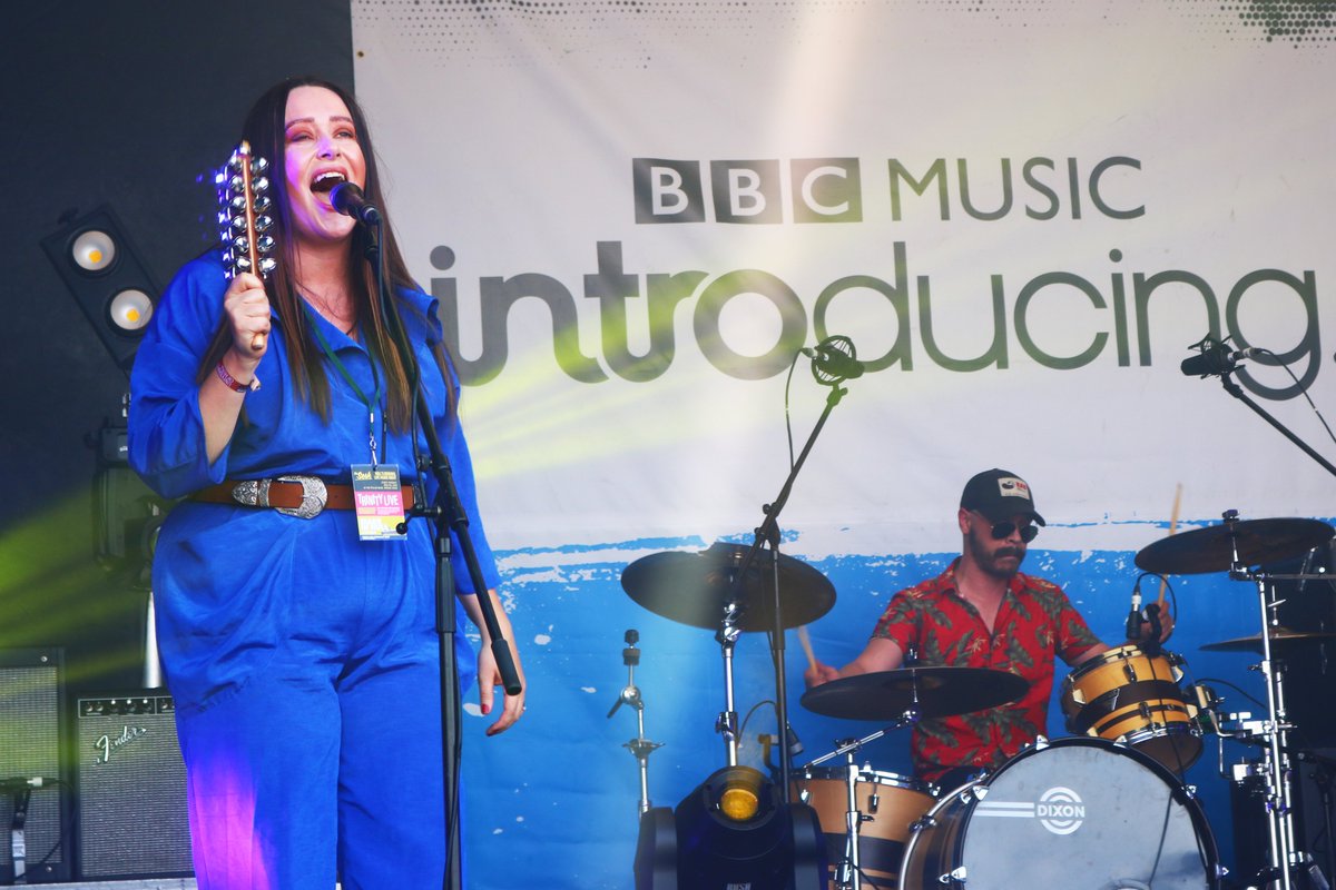 Laura Murray tweet media