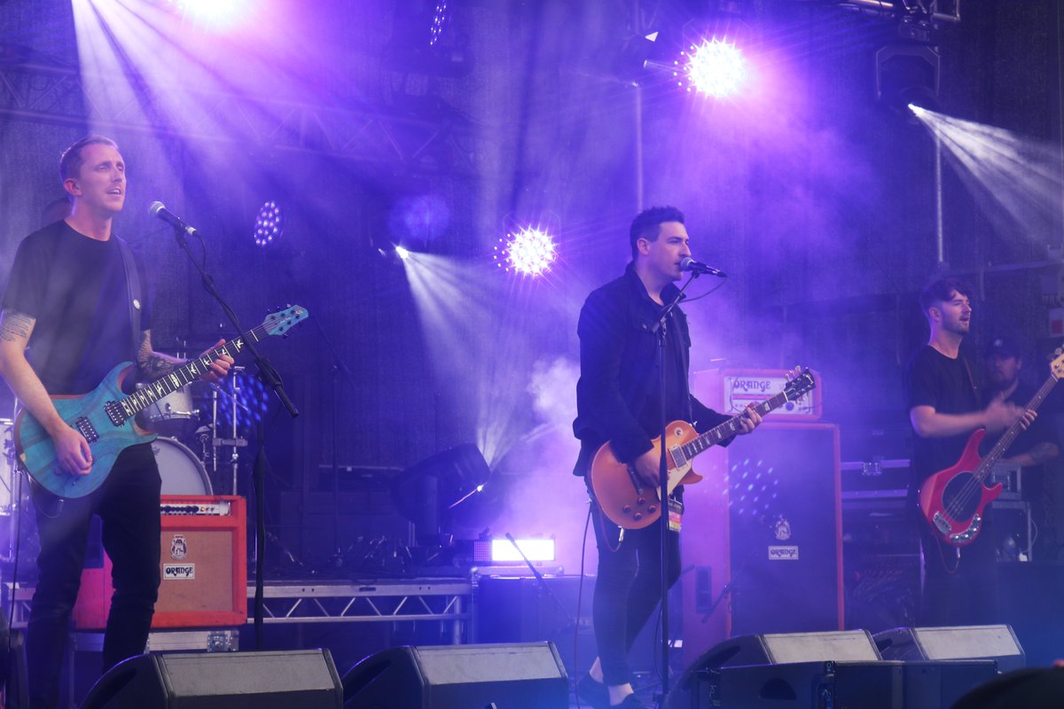 Laura Murray tweet media