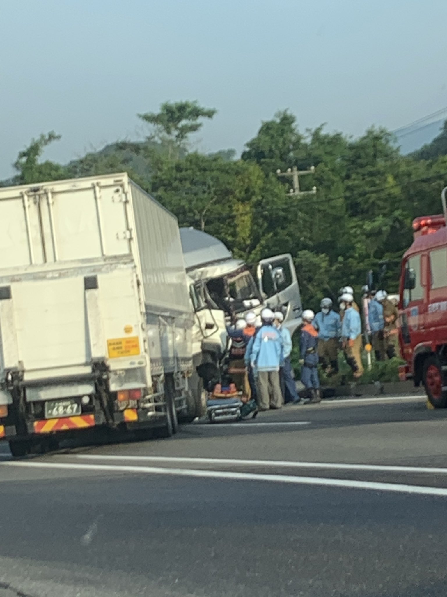 画像 国道36号線 登別マリンパークニクス付近で大型トラック同士が正面衝突してます 通る方はご注意下さい 渋滞してます 事故 国道36号 渋滞 まとめダネ