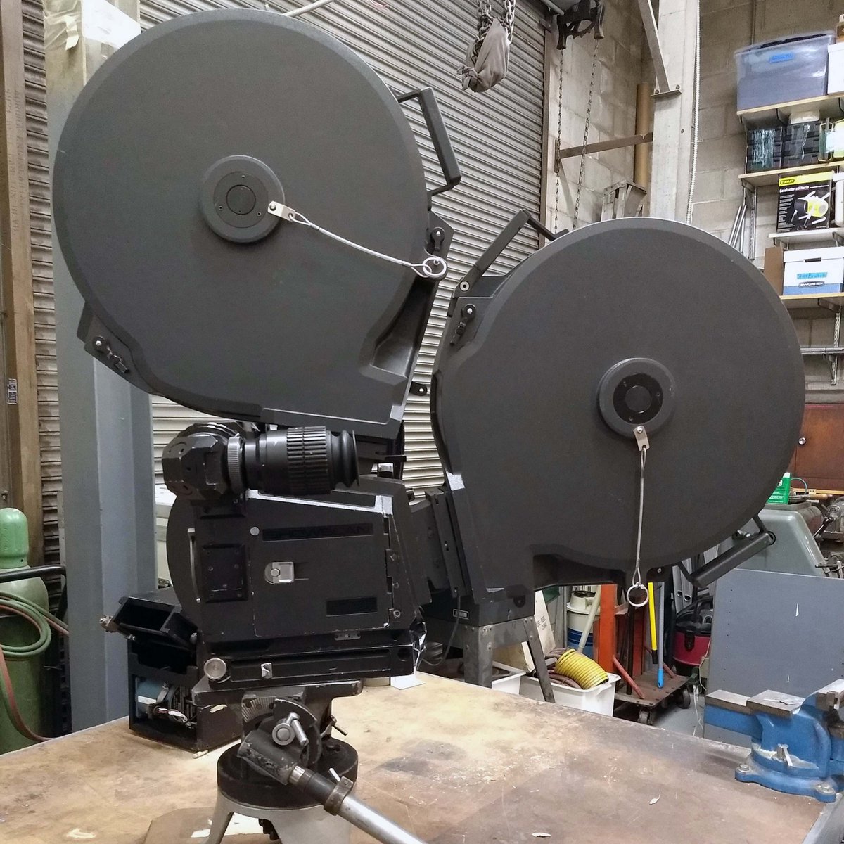 cineeng's tweet photo. As promised, here's a look at the Showscan CP 65 with the 2500' magazines mounted. 1000' Mitchell 35mm magazine for scale.
#cinemagear #vintage #camera #showscan #65mm #magazine #cinemaproducts #mitchell #35mm #showride #super70 #wilcam #spfx #specialeffects #restoration #project https://t.co/tGv3uIKgC5