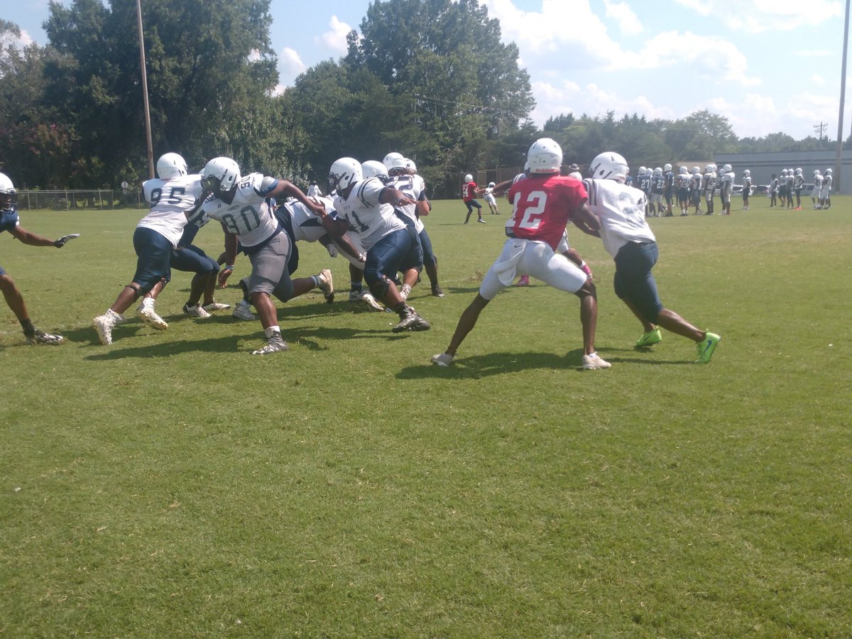 samcrenshaw23's tweet photo. Coach Steve Davenport and the @SGHSComets are getting it in today .  They open against @CentralGwinnett .  @GPBsports @CrushSportsTalk @OfficialGHSA @GADACOACHES @GeorgiaTechFB @swdathletics @mahone_derrick @DFried_GDP @CoachWorkMedia @JarvisD90 @OSGNelson @palmertom https://t.co/sglZ8V1VfF