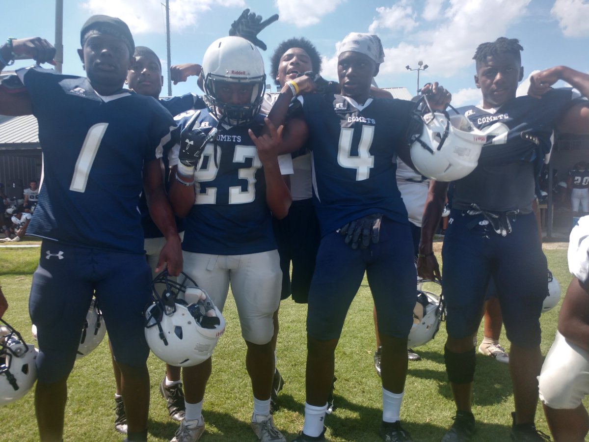samcrenshaw23's tweet photo. Coach Steve Davenport and the @SGHSComets are getting it in today .  They open against @CentralGwinnett .  @GPBsports @CrushSportsTalk @OfficialGHSA @GADACOACHES @GeorgiaTechFB @swdathletics @mahone_derrick @DFried_GDP @CoachWorkMedia @JarvisD90 @OSGNelson @palmertom https://t.co/sglZ8V1VfF