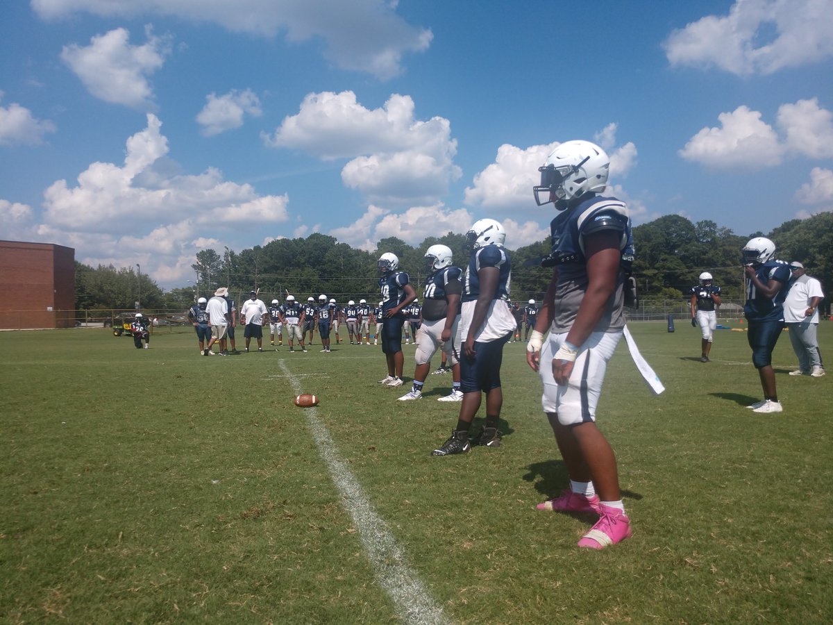 samcrenshaw23's tweet photo. Coach Steve Davenport and the @SGHSComets are getting it in today .  They open against @CentralGwinnett .  @GPBsports @CrushSportsTalk @OfficialGHSA @GADACOACHES @GeorgiaTechFB @swdathletics @mahone_derrick @DFried_GDP @CoachWorkMedia @JarvisD90 @OSGNelson @palmertom https://t.co/sglZ8V1VfF