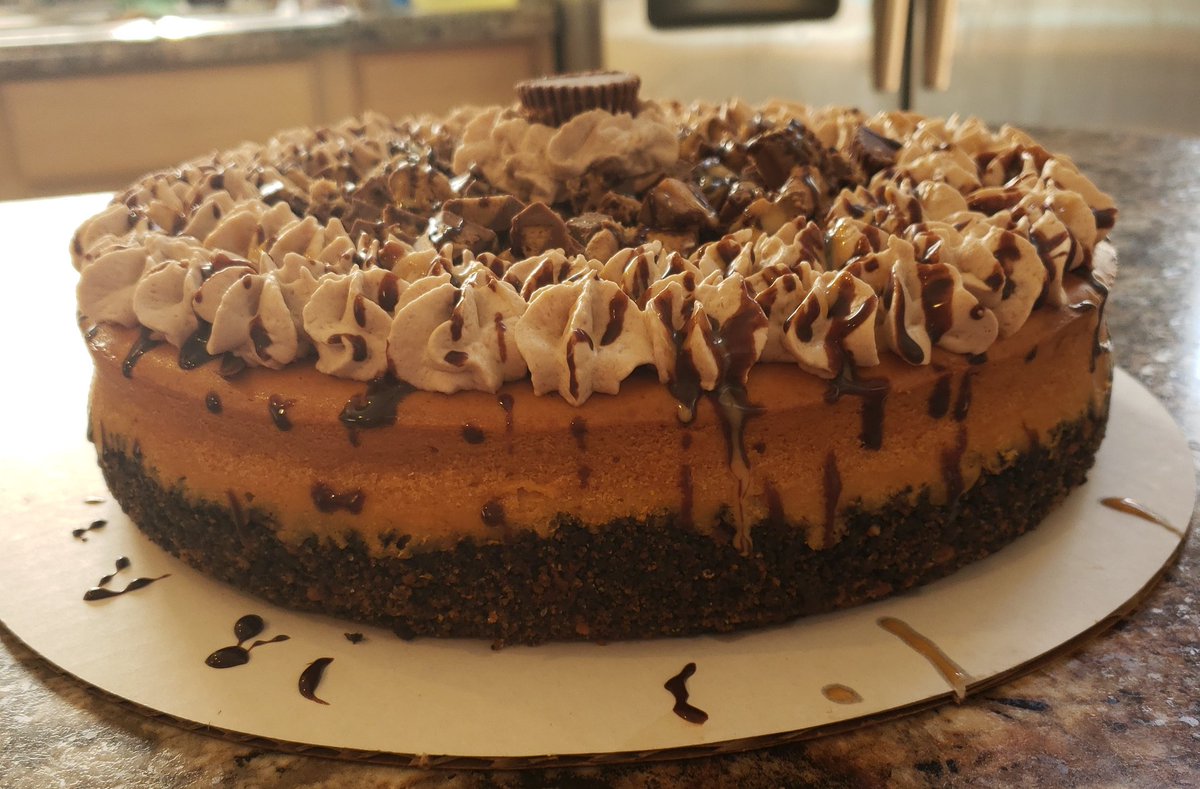 Still having fun creating new cheesecake varieties! My latest...Reese's Peanutbutter Cup