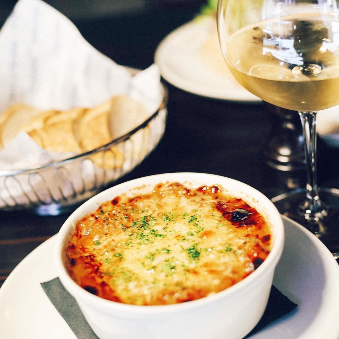 criveterani's tweet photo. @bistrorex When there is cheese melting on top, you know it’s good. 
The French Onion Soup is featured in our winter menu, and it includes toasted gruyere crouton.🙆🏻‍♂️🇫🇷 https://t.co/sQvviS4rKV