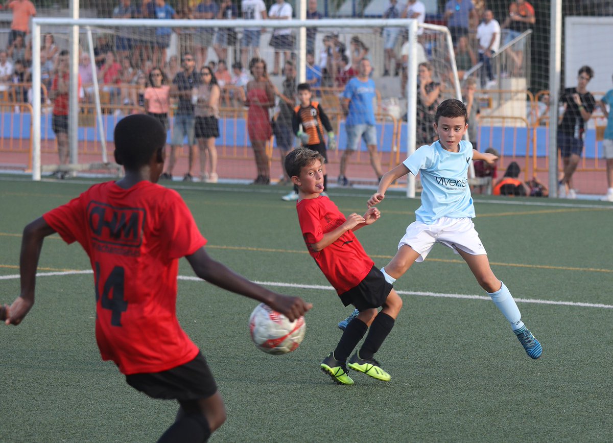 esportbase's tweet photo. @Cotif @istobal_es @JPFutbolBase @worldsoccervlc @soccerteam2015 @cdmalilla1969 @SeRiberaCostera JORNADA FINAL BENJAMÍN @Cotif Promeses (miércoles 7 agosto 2019):

18:50h @cdmalilla1969 vs @MSA_Valencia (7º-8º puesto)

19:30h @JPFutbolBase vs Selecció l'Alcoià (5º-6º puesto)

20:10h Sel. Vivensis vs @innotec_ (3º-4º puesto)

21h @SeRiberaCostera vs @soccerteam2015 (FINAL) https://t.co/W4oOkHkCZY