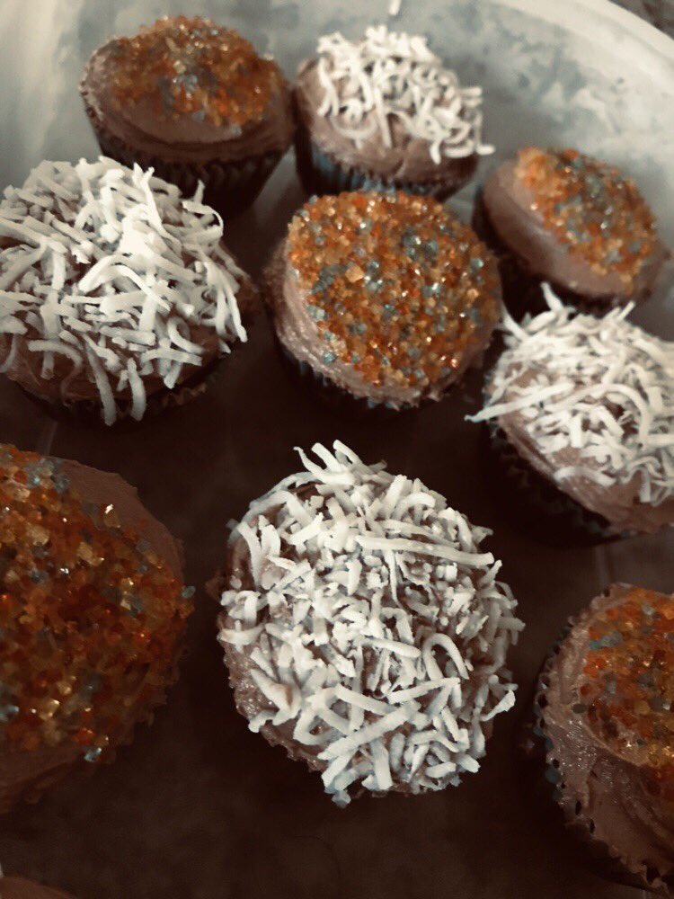 AzaleaMusic's tweet photo. Final baking project before we head off to the high seas! #musicianshavehobbiestoo #baking #vegan #vegantreats #cupcake #vegancupcakes #AzaleaHamOnt -Mia https://t.co/8yr194TLbq
