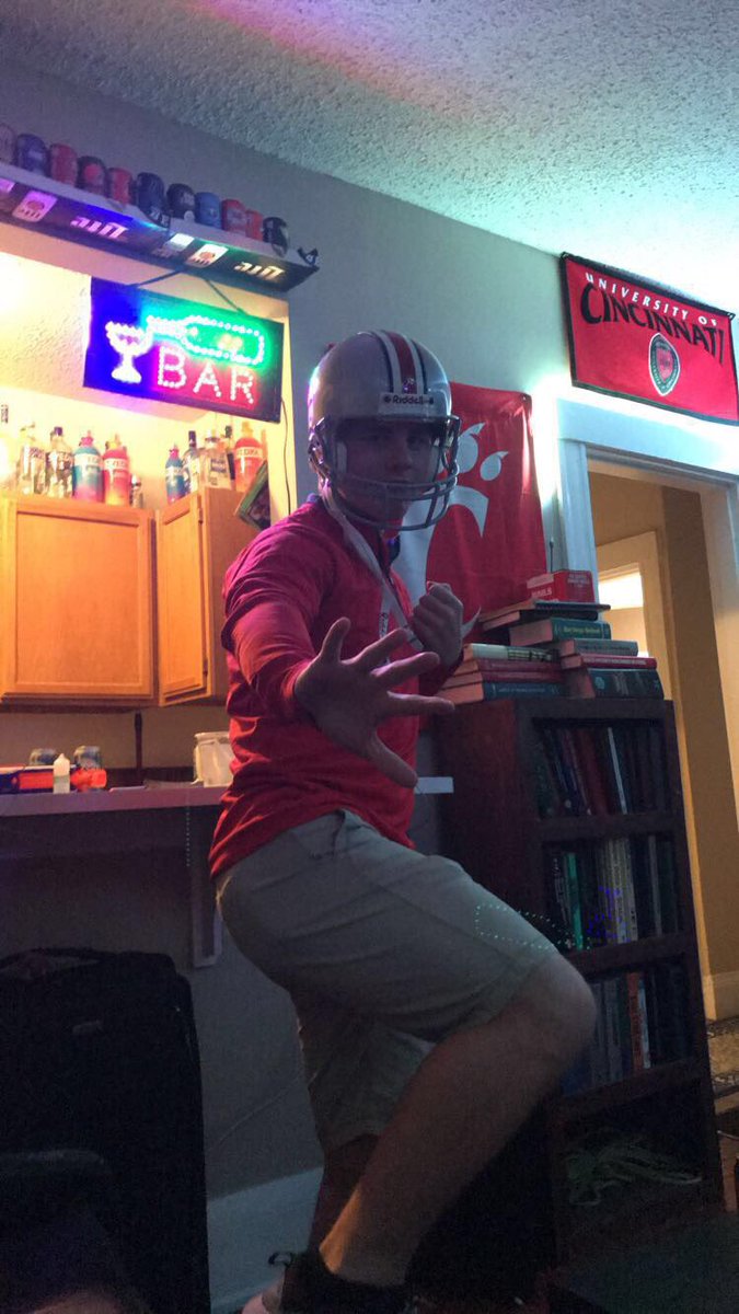lundyJ20's tweet photo. Hbd to a day one bro @JTLemmermen3 have a good one buddy!! Had to bring back the second pic😂😂😂 https://t.co/ruWLQJRj5z