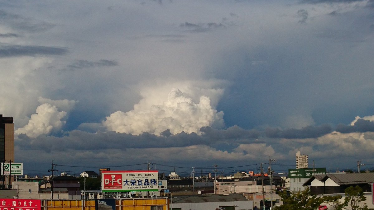 映画 天気の子 陽菜とかなとこ雲 本日は静岡です 静岡の皆さま 宜しくお願いしますー 夕方頃にはtv番組 まるごと への生出演もあります またお知らせしますね 天気の子 新海誠 荒木先生かなとこ雲で合ってますか