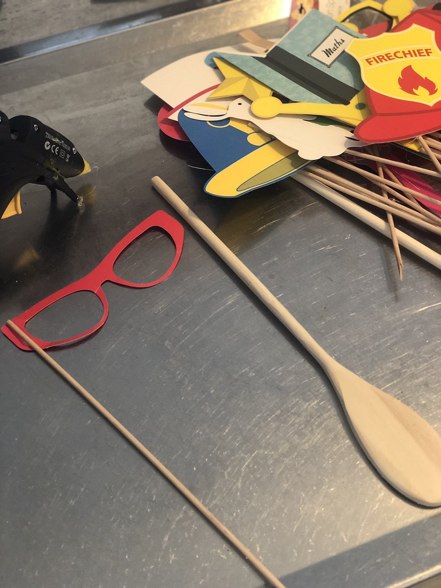 paulajamieson's tweet photo. Is it wrong that I happened to have 10 packets of wooden spoons in my cupboard? #notahorder #playmakecreate @carissadavies @Nina15nz @bexreflects https://t.co/p7KgznT8iX