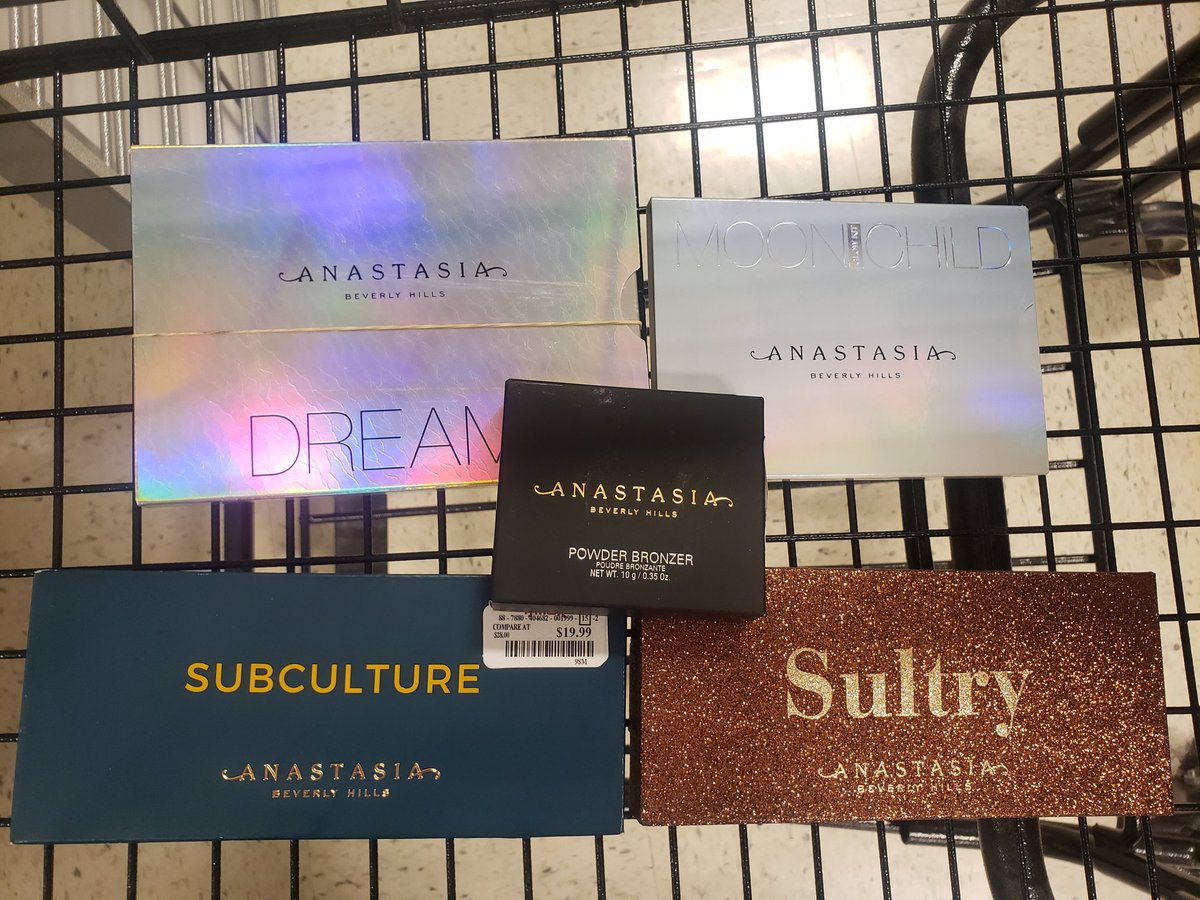 ASquard's tweet photo. ABH heaven at TJ Maxx ๐ฑ Sultry $27.99, highlight palettes and Subculture $19.99 bronzers $10.99
#makeuponabudget #discountfinds #abh #sultry #subculture #tjmaxx https://t.co/k15i2LzNcr