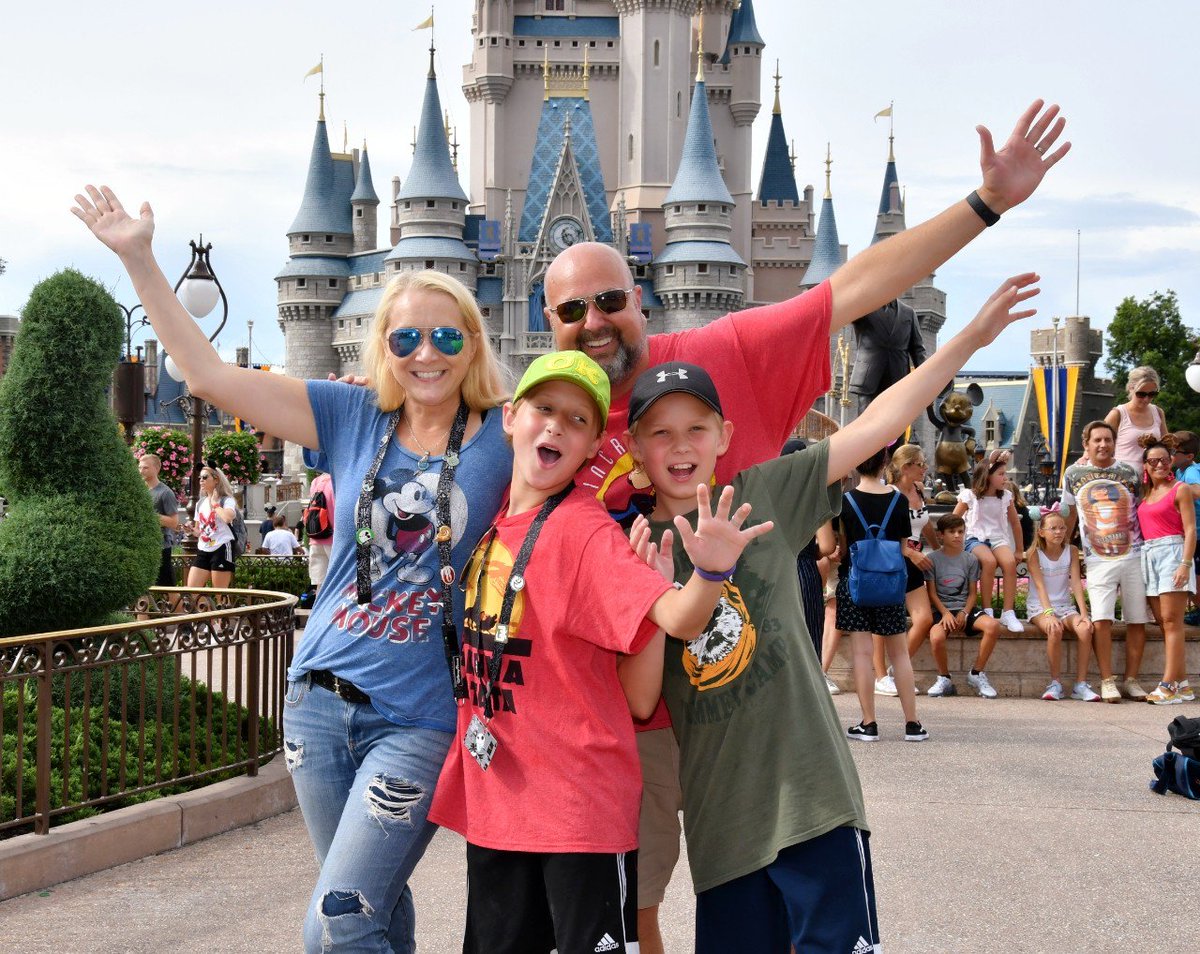 MrsCC73's tweet image. Rain or shine #magickingdom #WDW Always amazing! #CastComplement to Julian for an awesome @DisneyPhotoPass shot in the rain. @WaltDisneyWorld @WDWToday Last day of vacation.
