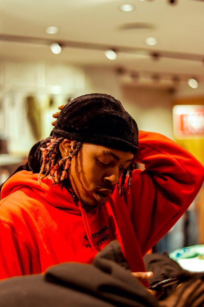 Thabiiiso's tweet photo. I pull up to mall if I like it &amp; I see it , im like gimme those 🤮 https://t.co/g73tCsENov