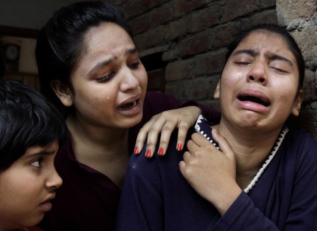 _lumenlife's tweet photo. Christians lament the common practice of forceful conversion and marriage of young girls in #Pakistan. #Persecution #PakistanPersecution https://t.co/5zCOnIEwr3 https://t.co/Ii4gtLiha7