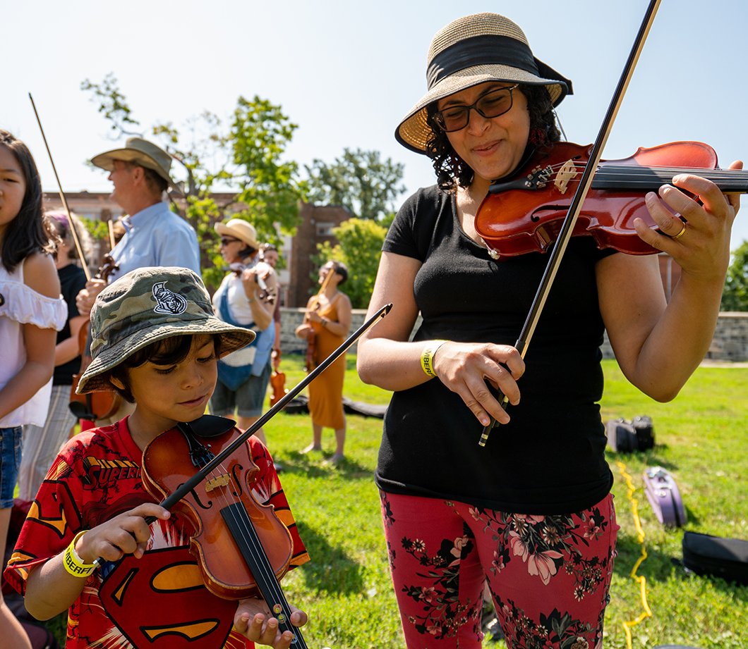 Chamberfest's tweet photo. Throwback to the weekend! ๐ Thank you to our co-producers,
@musicinthebarns and all of the musicians involved for making #1000Strings such an extraordinary community performance. ๐ป๐
๐ธ Photo credit: Martin Smith https://t.co/d4tVcfSfda